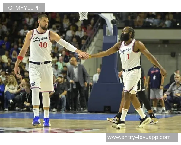 快船逆转胜利背后英雄科林斯展现团队蜕变与拼搏精神